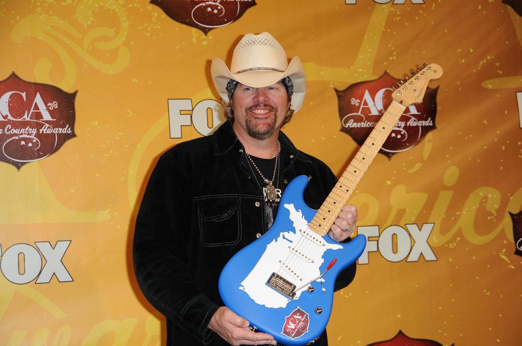 toby,keith,at,the,2010,american,country,awards,press,room,